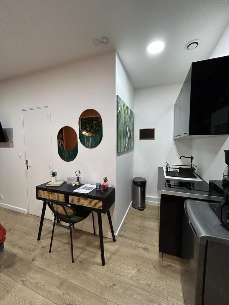 Stylish Modern Studio Apartment Parigi Esterno foto