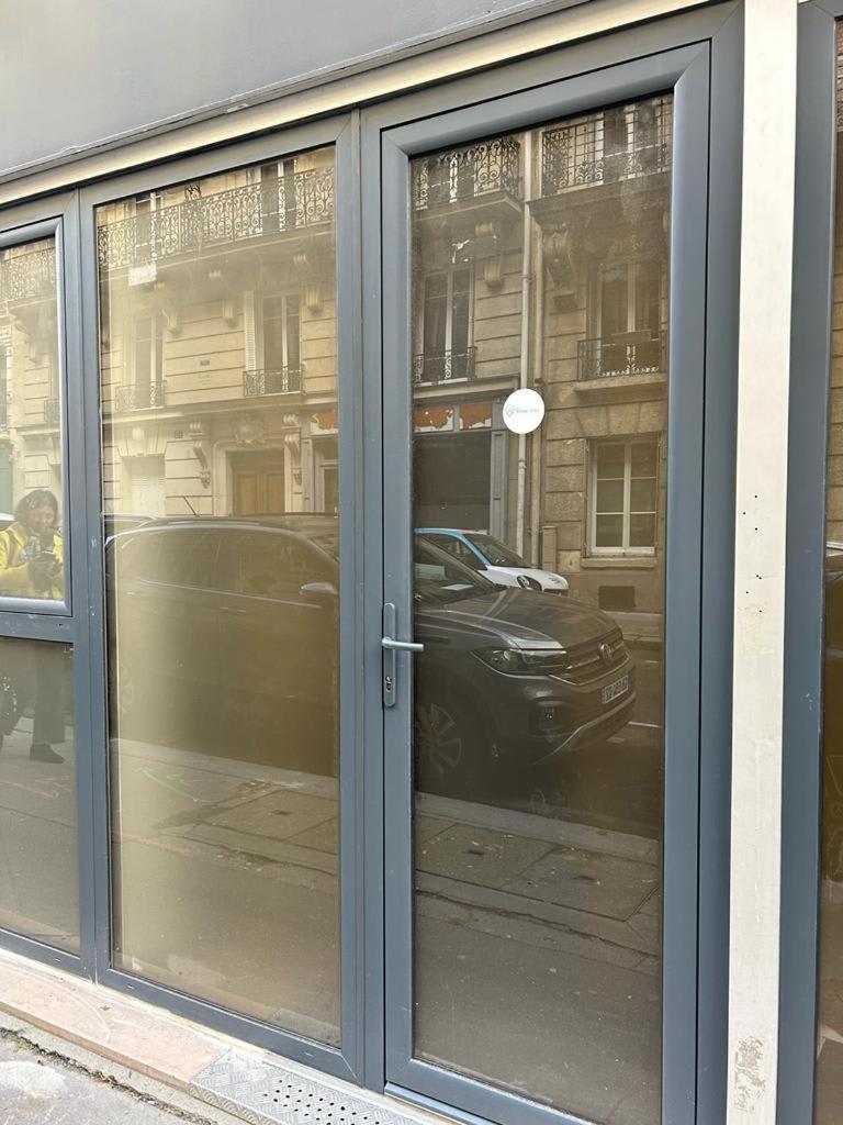 Stylish Modern Studio Apartment Parigi Esterno foto